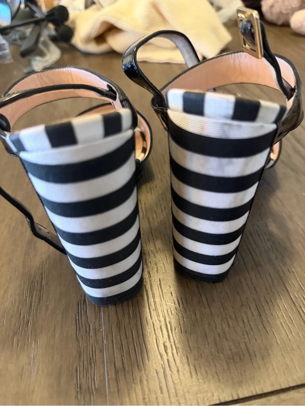 kate spade Black Patent Block Heel Sandals with Striped Heel Sz 7 READ DESC